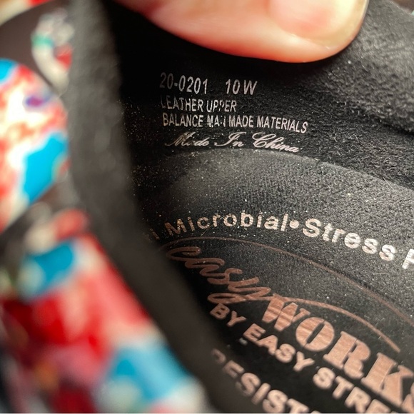 Easy Works by Easy Street Women's Leather Clogs Skull Pattern Size 10W - Picture 6 of 7